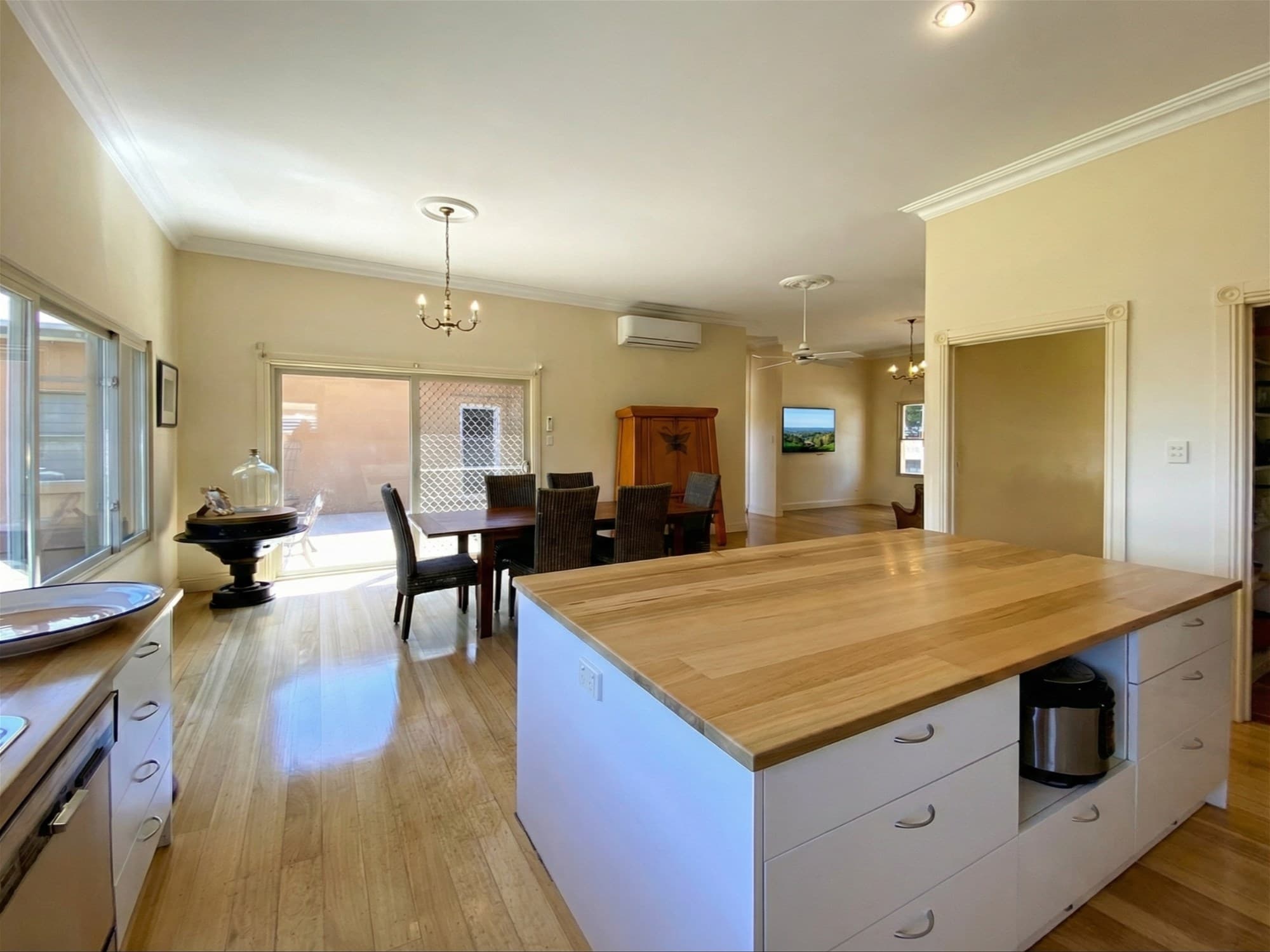 Main kitchen and dining space at the active Mardan listing used as a comparison against township-led searches